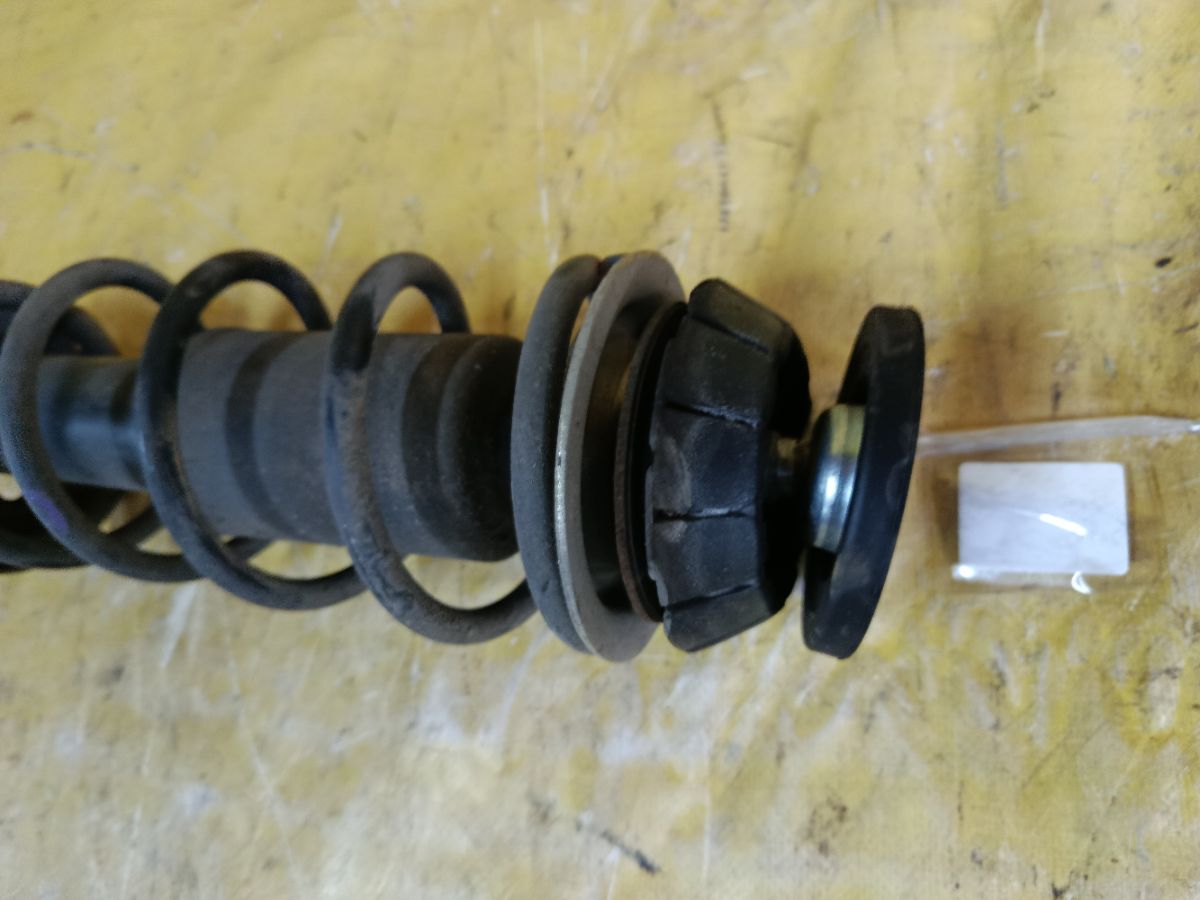 Стойка амортизатора на Suzuki Wagon R MH34S R06A Фото 2