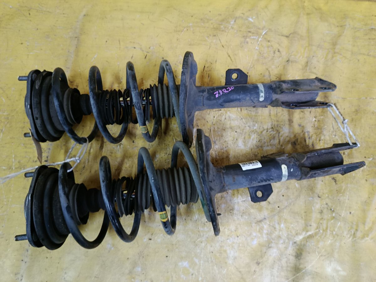 Стойка амортизатора 48510-28330, 48520-28330 на Toyota Noah ZRR70G 3ZR-FAE Фото 1
