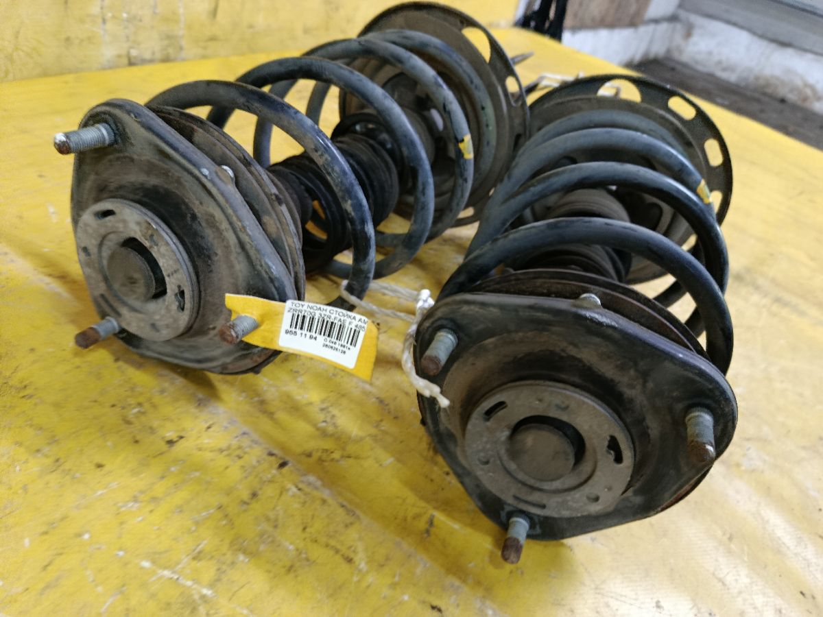 Стойка амортизатора 48510-28330, 48520-28330 на Toyota Noah ZRR70G 3ZR-FAE Фото 3