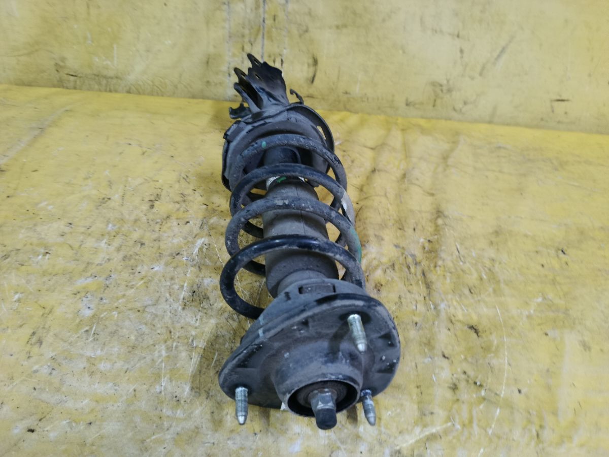 Стойка амортизатора 51601-SLJ-J210-M1 на Honda Stepwgn RG1 K20A Фото 2