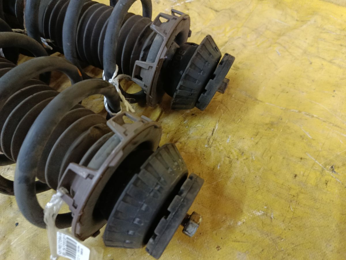 Стойка амортизатора 51610-SYY-0140, 51620-SYY-0140 на Honda Freed GB3 L15A Фото 2