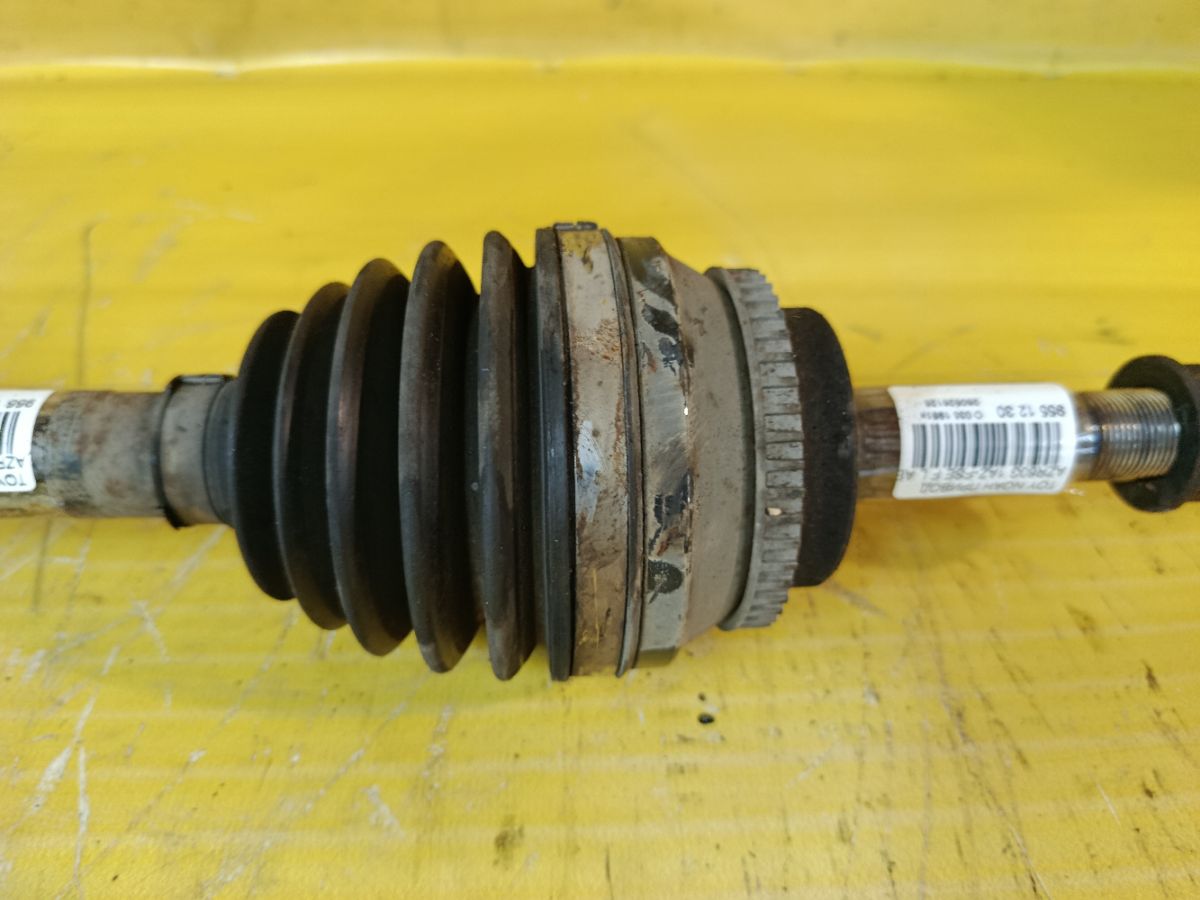 Привод на Toyota Noah AZR60G 1AZ-FSE Фото 2
