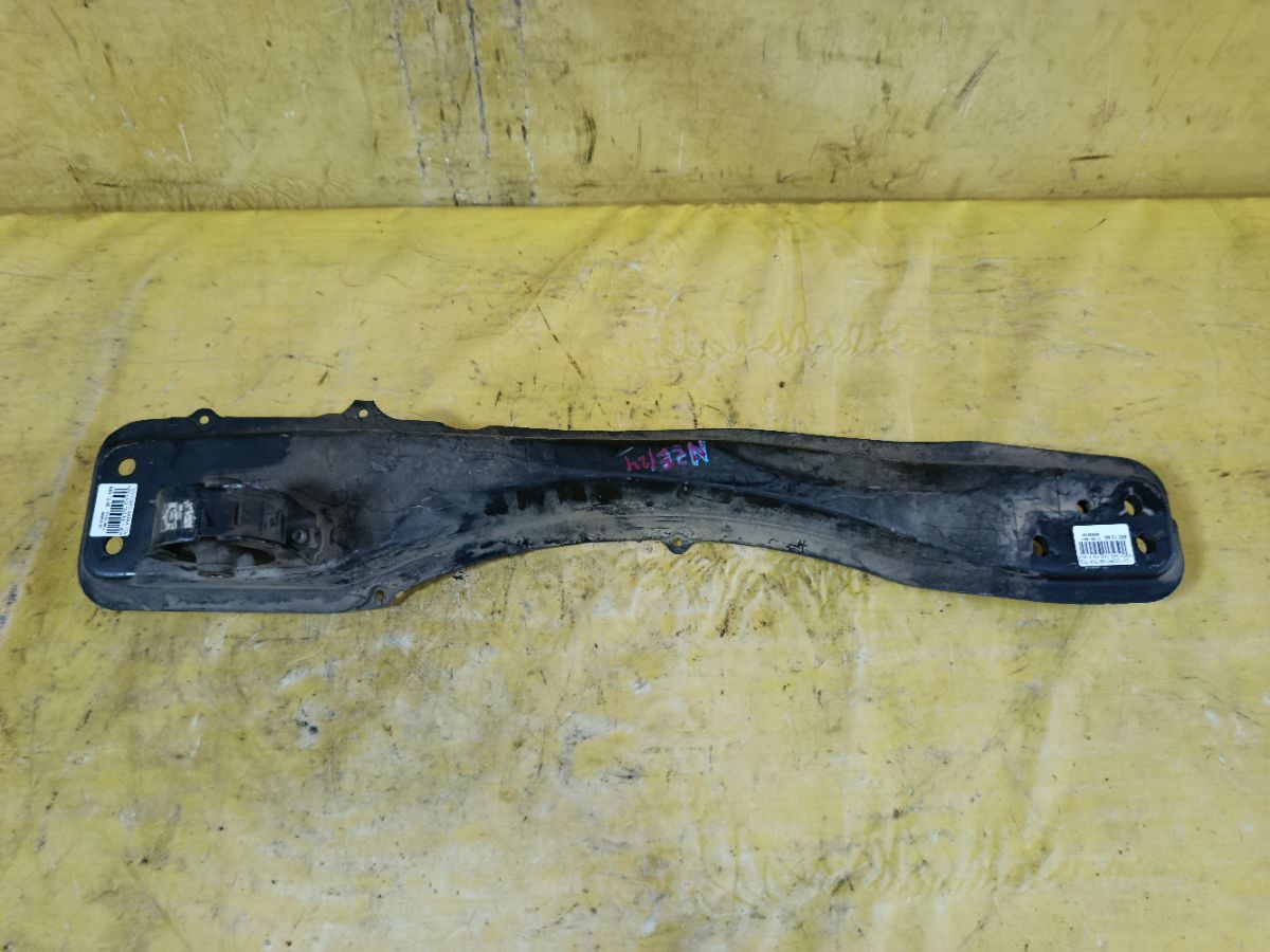 Балка под ДВС 51204-12120 на Toyota Corolla Fielder NZE124G 1NZ-FE Фото 1