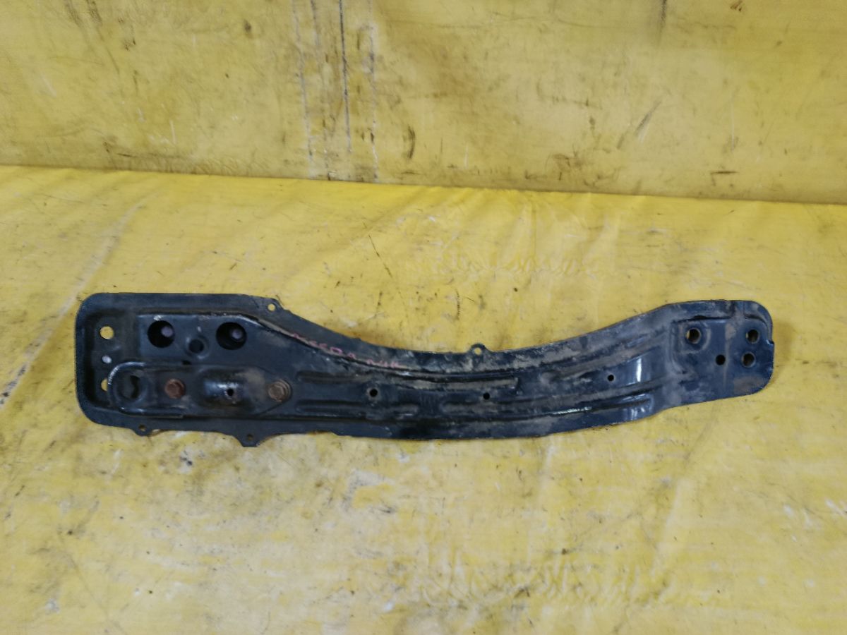 Балка под ДВС 51204-12120 на Toyota Corolla Fielder NZE124G 1NZ-FE Фото 3
