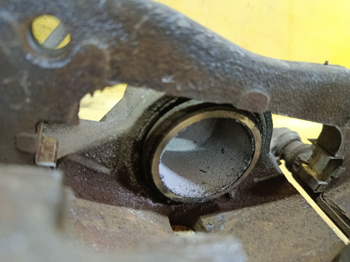 Суппорт на Honda Stepwgn RK1 R20A Фото 2