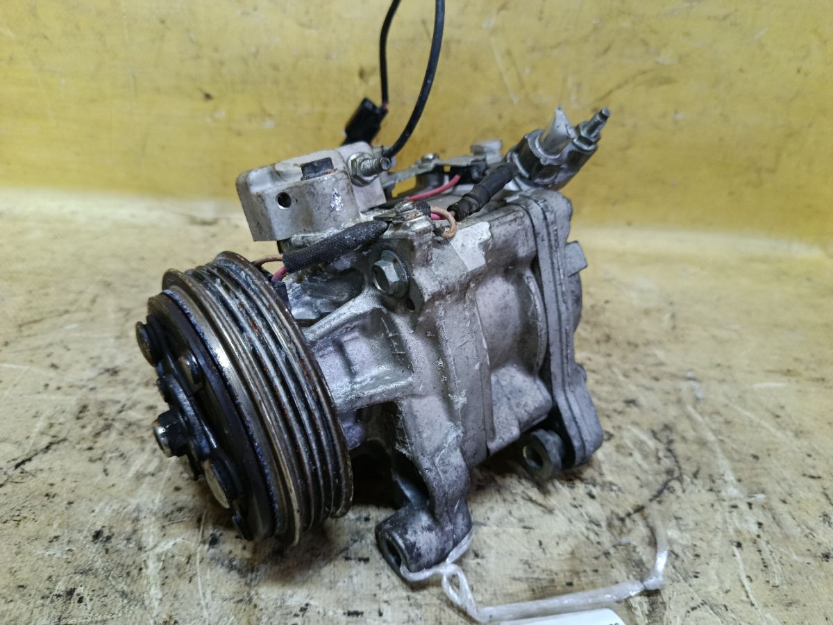 Компрессор кондиционера на Honda N-Box JF1 S07A Фото 1