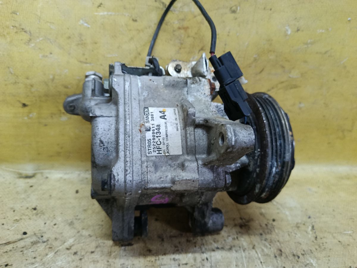 Компрессор кондиционера на Honda N-Box JF1 S07A Фото 3