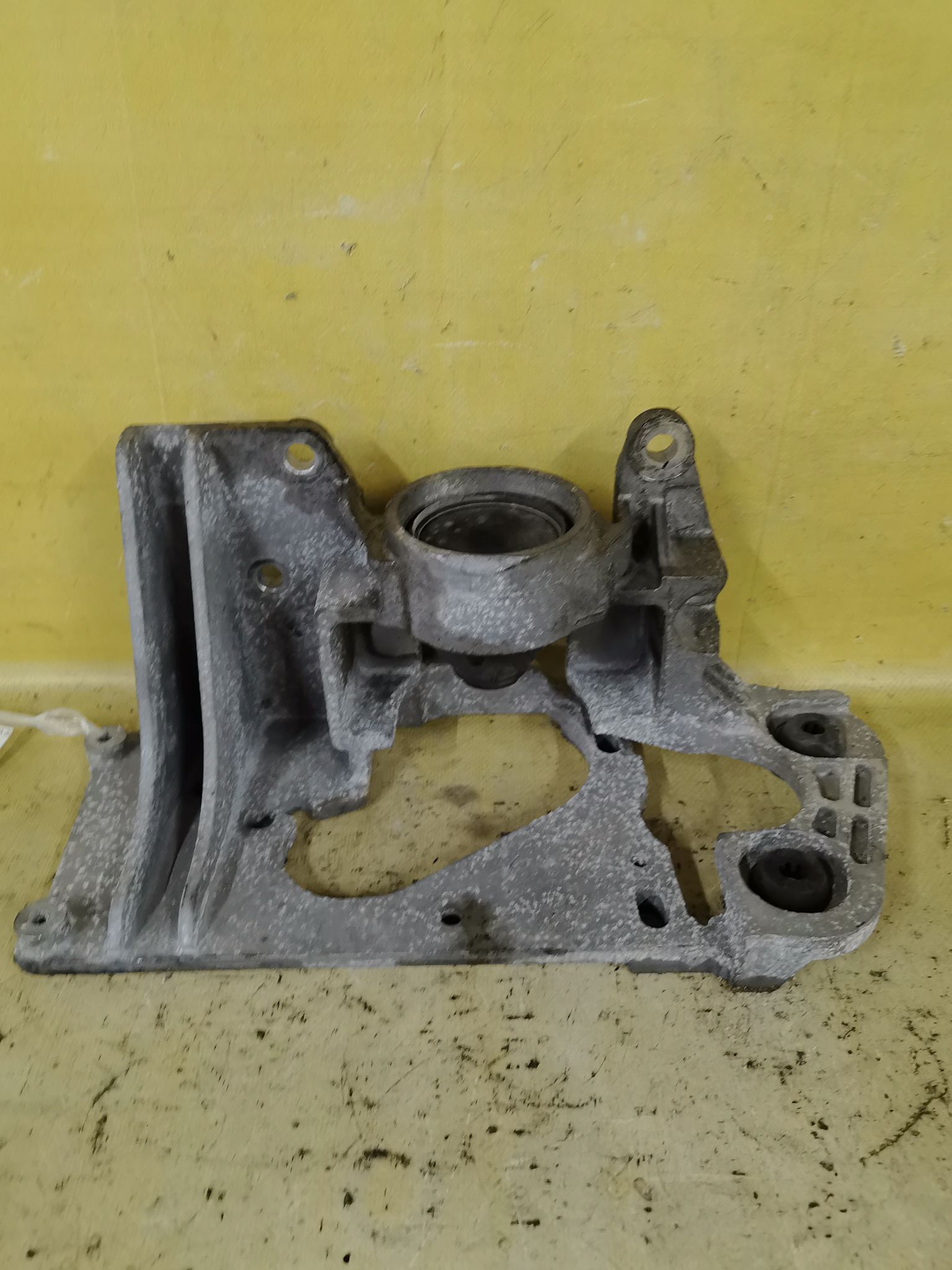 Подушка двигателя на Nissan Serena HC26 MR20DE Фото 1