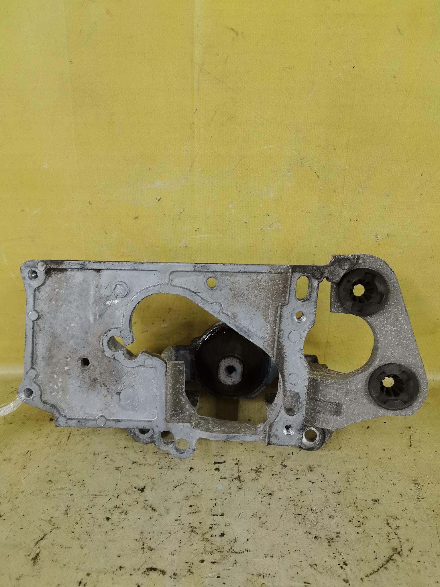 Подушка двигателя на Nissan Serena HC26 MR20DE Фото 3