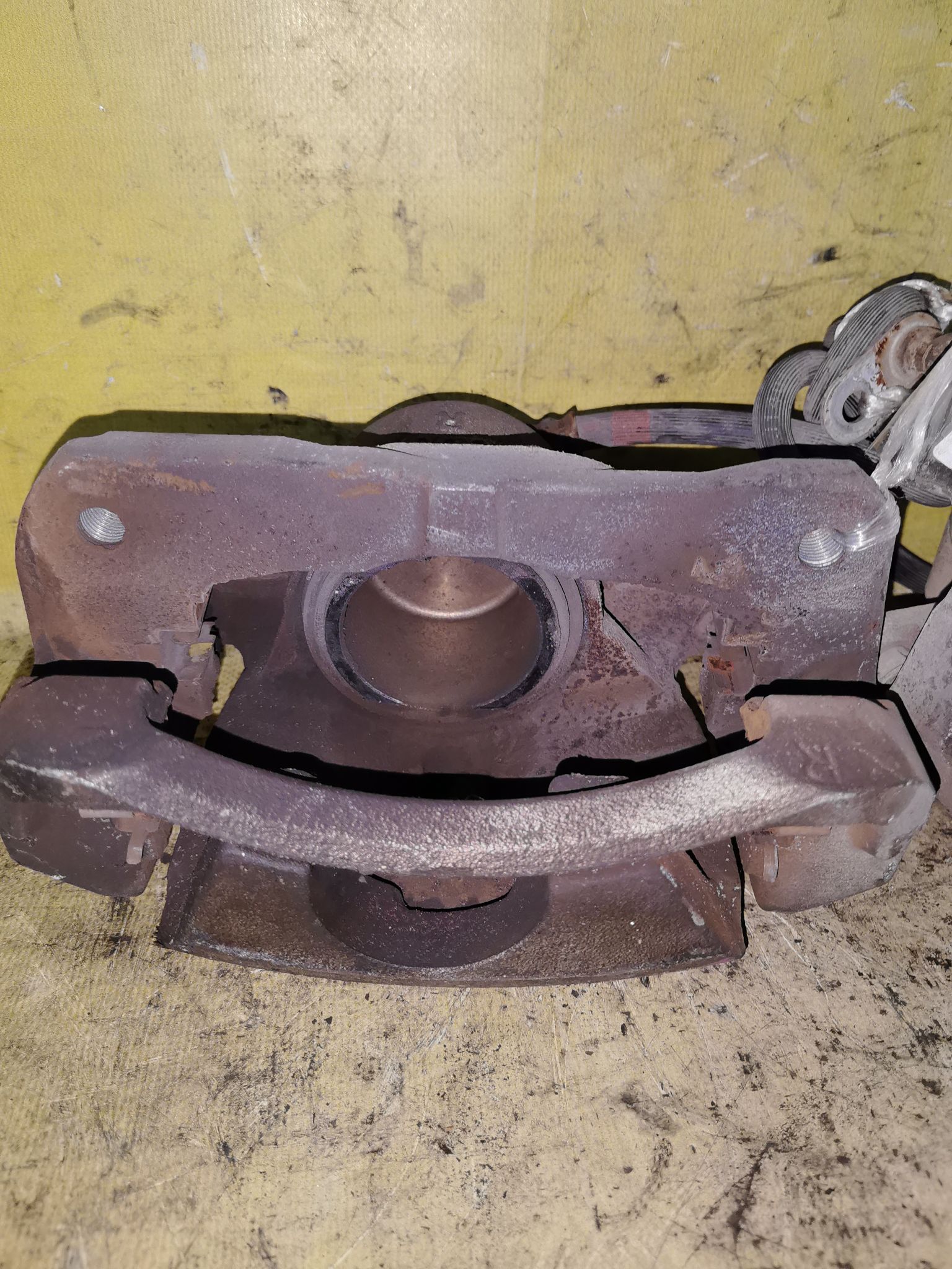 Суппорт на Toyota Noah ZRR70G 3ZR-FAE Фото 7