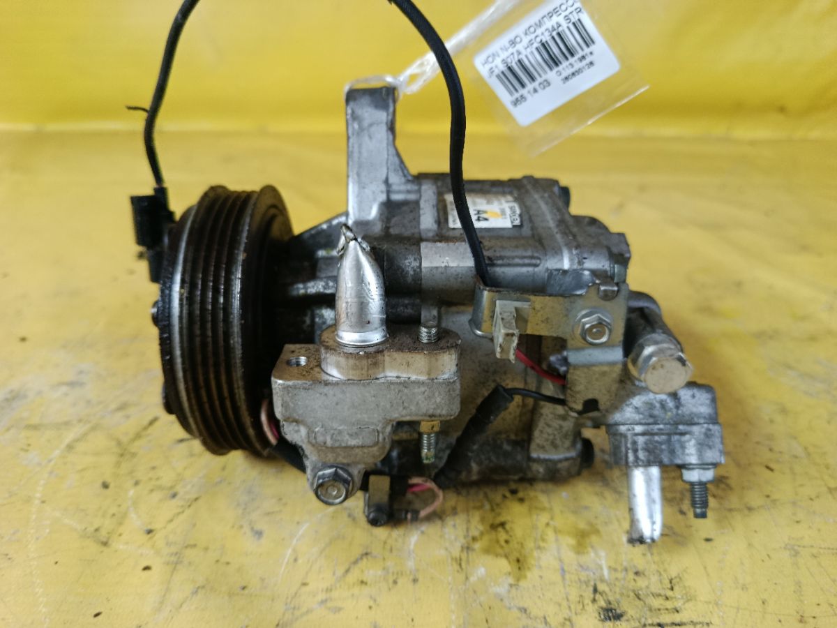 Компрессор кондиционера на Honda N-Box JF1 S07A Фото 2