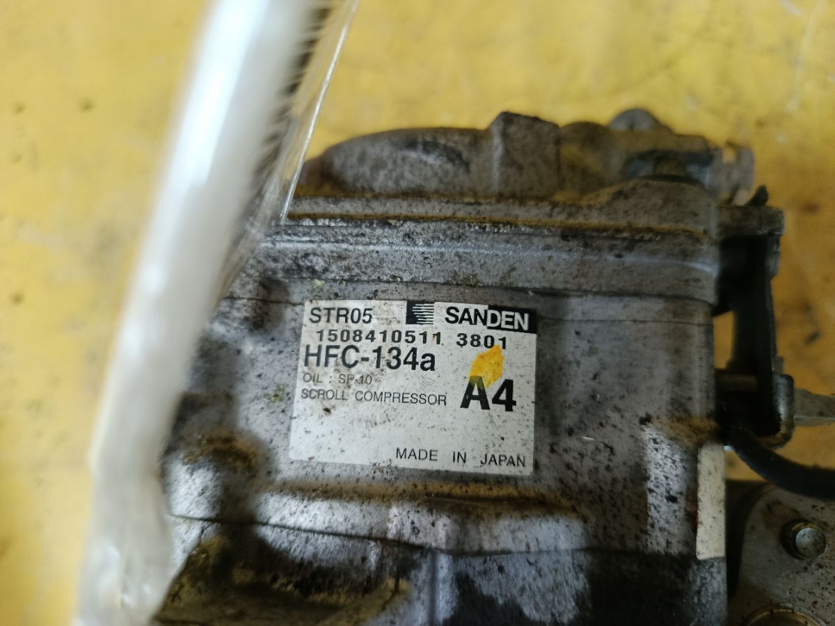 Компрессор кондиционера на Honda N-Box JF1 S07A Фото 3