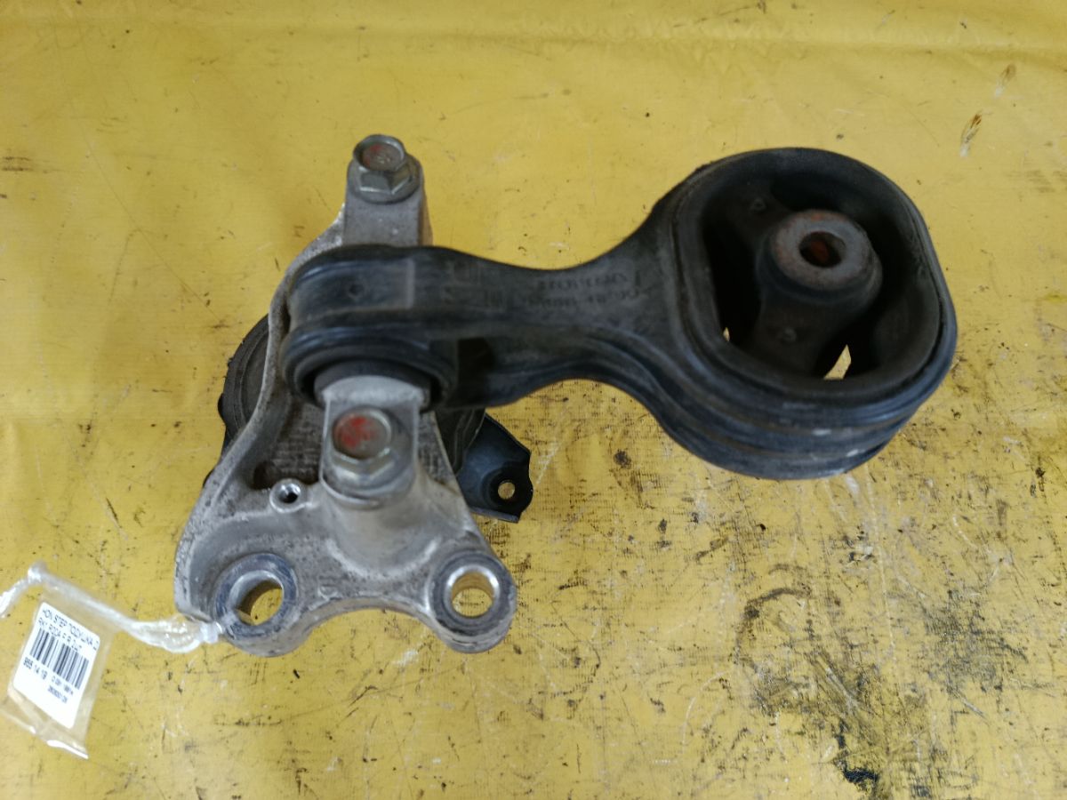 Подушка двигателя на Honda Stepwgn RK1 R20A Фото 2