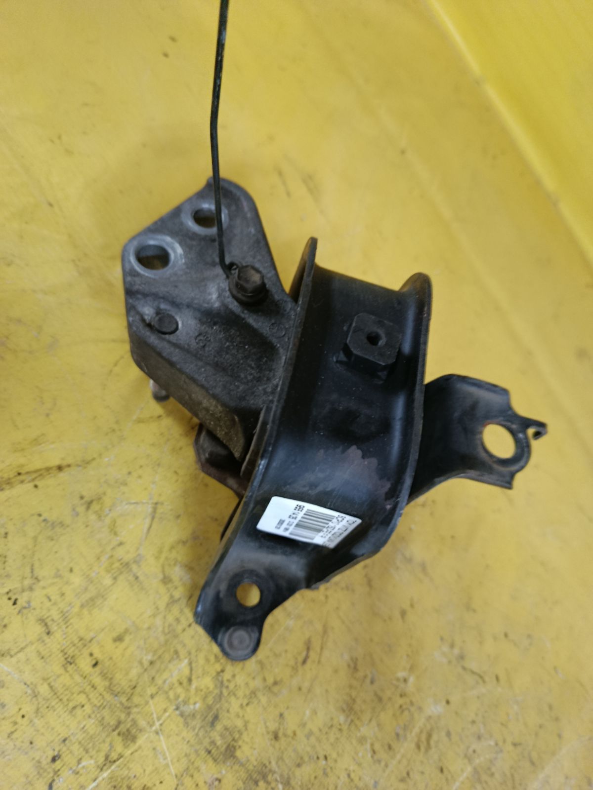 Подушка двигателя на Toyota Vitz SCP10 1SZ-FE Фото 3