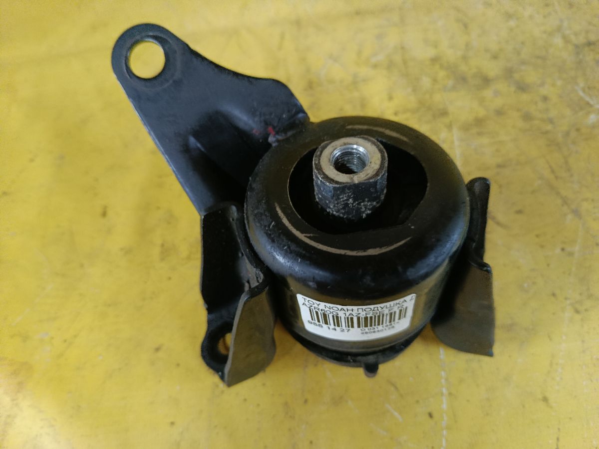 Подушка двигателя на Toyota Noah AZR60G 1AZ-FSE Фото 3