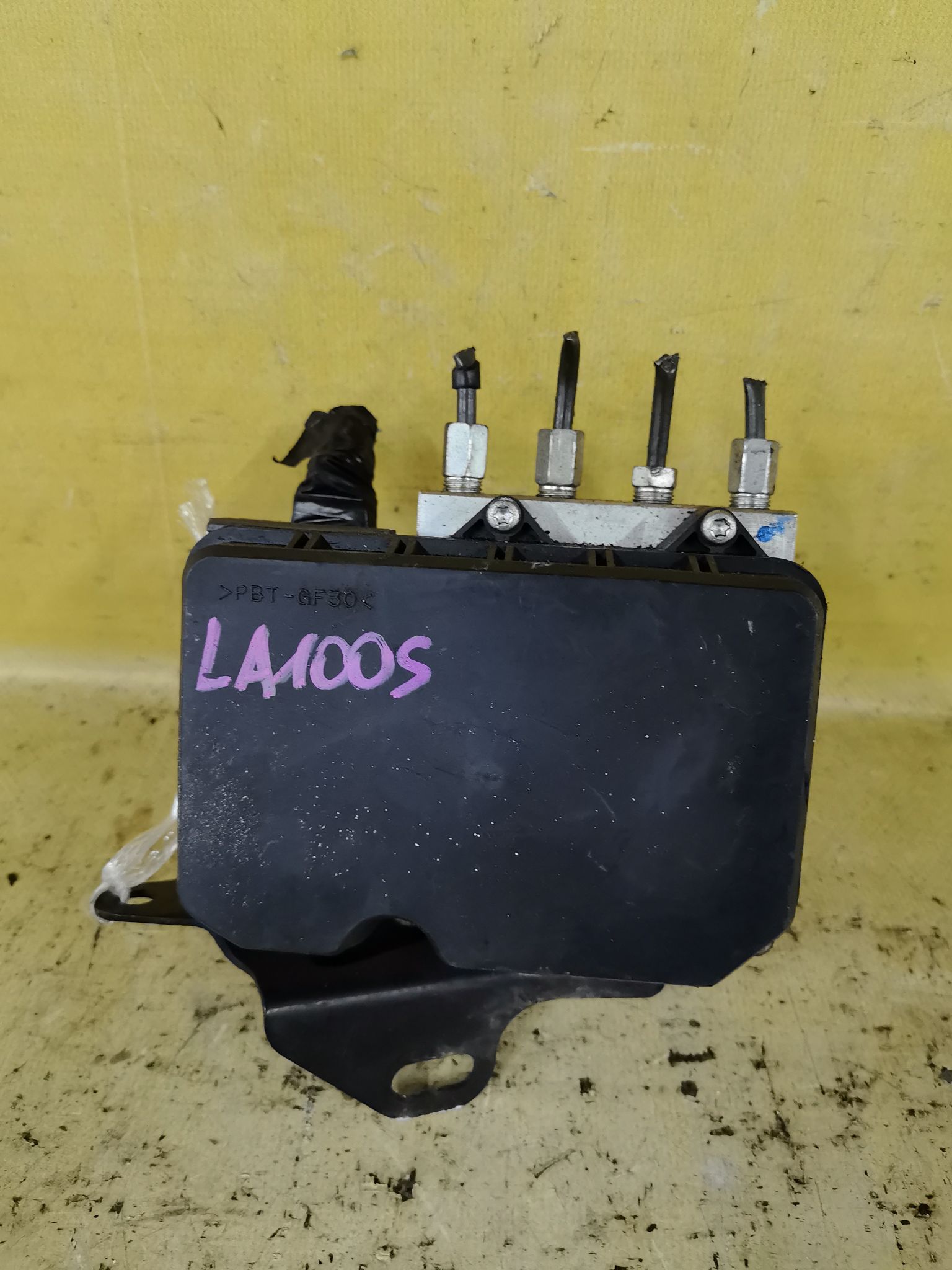 Блок ABS 44510-B2D20, 89540-B2B40, 116040-34400 на Daihatsu Move LA100S KF-VE Фото 1