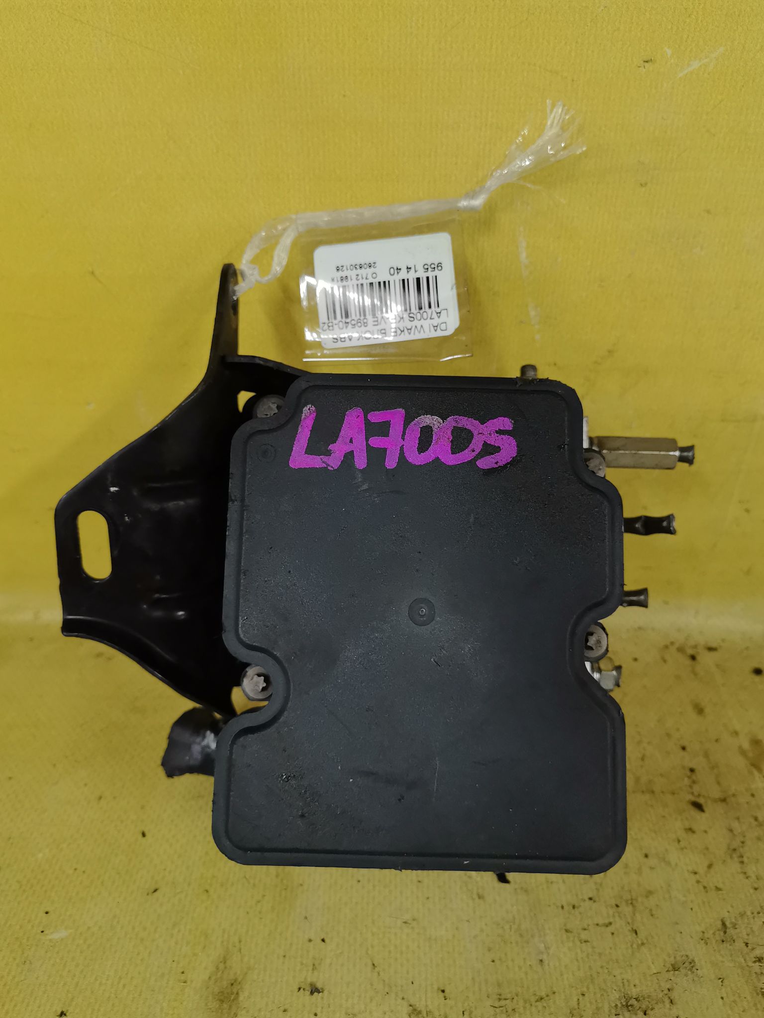 Блок ABS 89540-B2J40, 44510-B2J70 на Daihatsu Wake LA700S KF-VE Фото 1