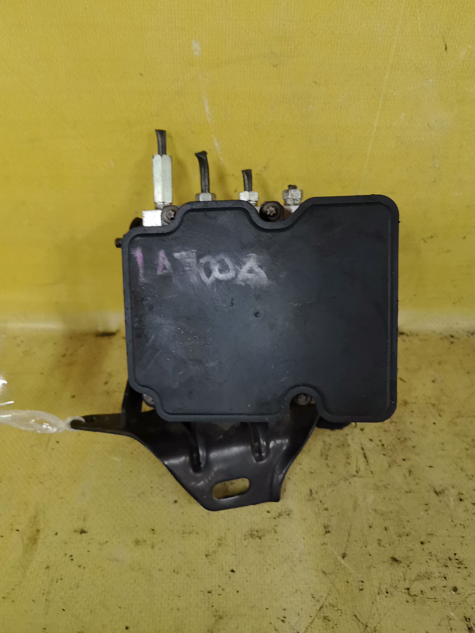Блок ABS 89540-B2J40, 44510-B2J70 на Daihatsu Wake LA700S KF-VE Фото 1