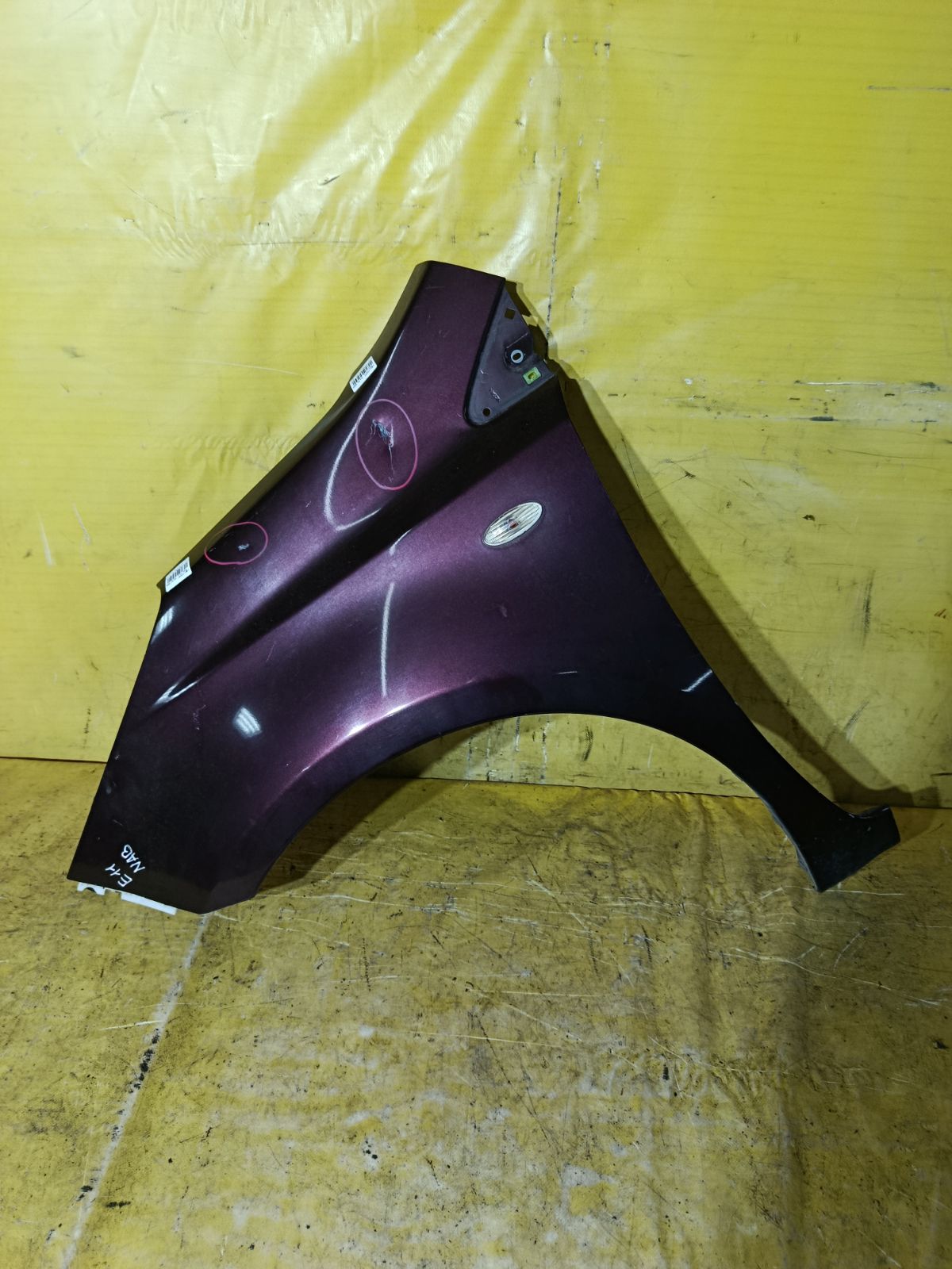 Крыло переднее на Nissan Note E11 Фото 1