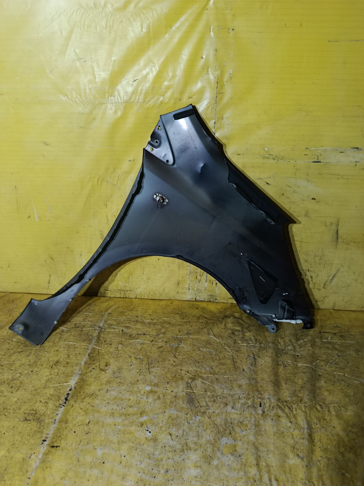 Крыло переднее на Nissan Note E11 Фото 4