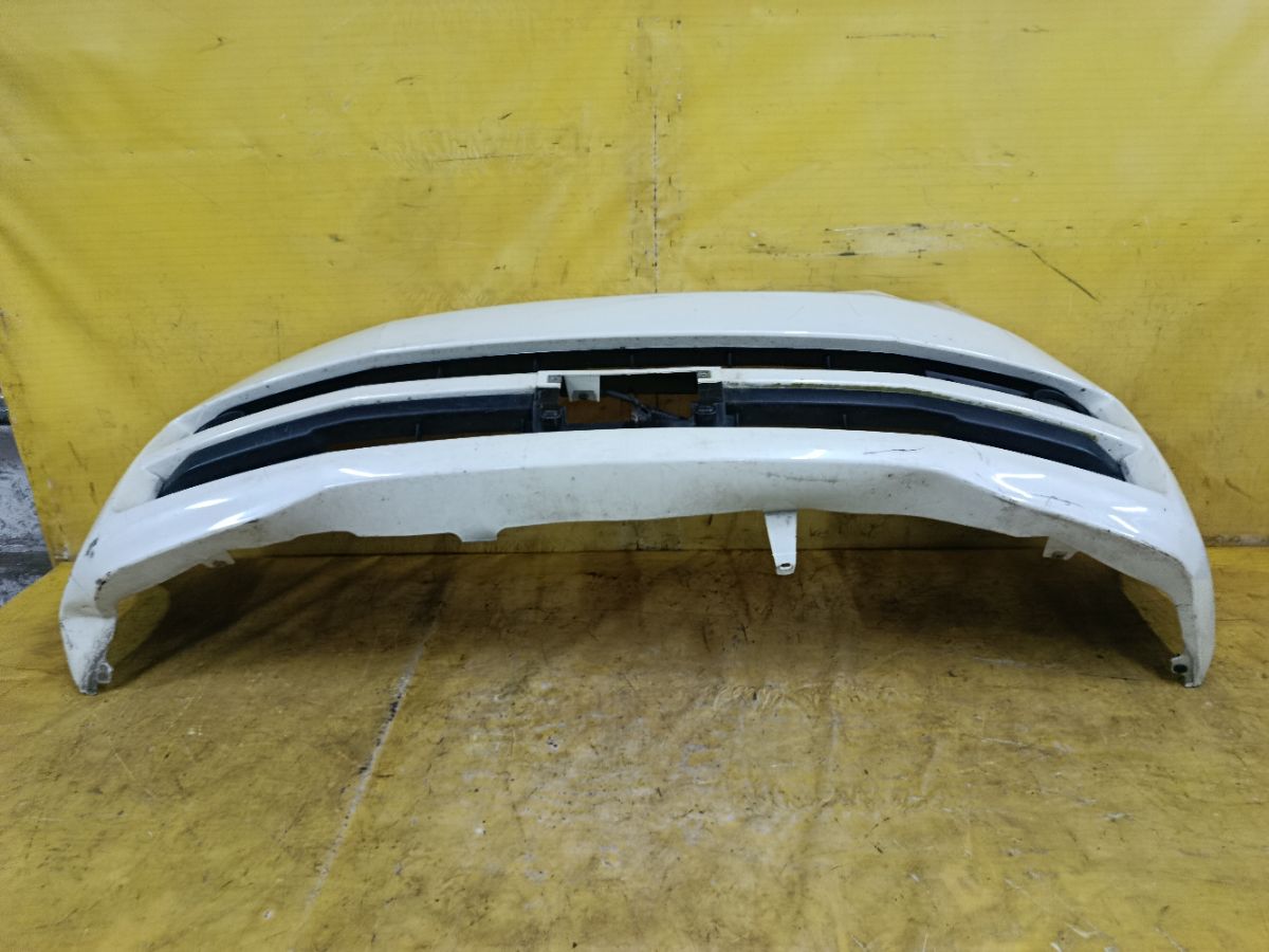 Бампер 52-040 52-040,52119-28A80 на Toyota Voxy AZR65G Фото 2