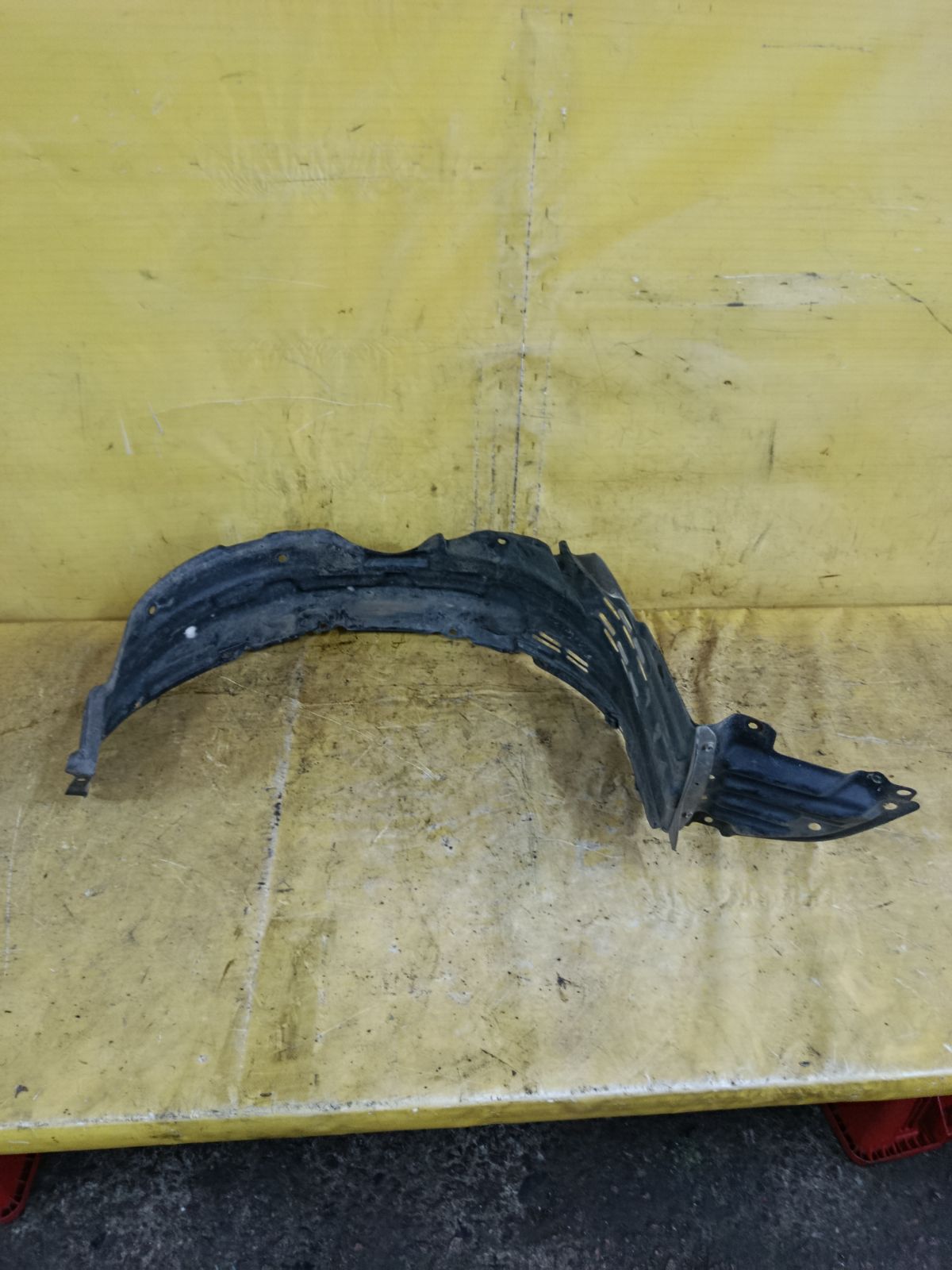 Подкрылок 53876-68012, 53876-68010, 53876-68011 на Toyota Wish ANE10G 1AZ-FE Фото 1