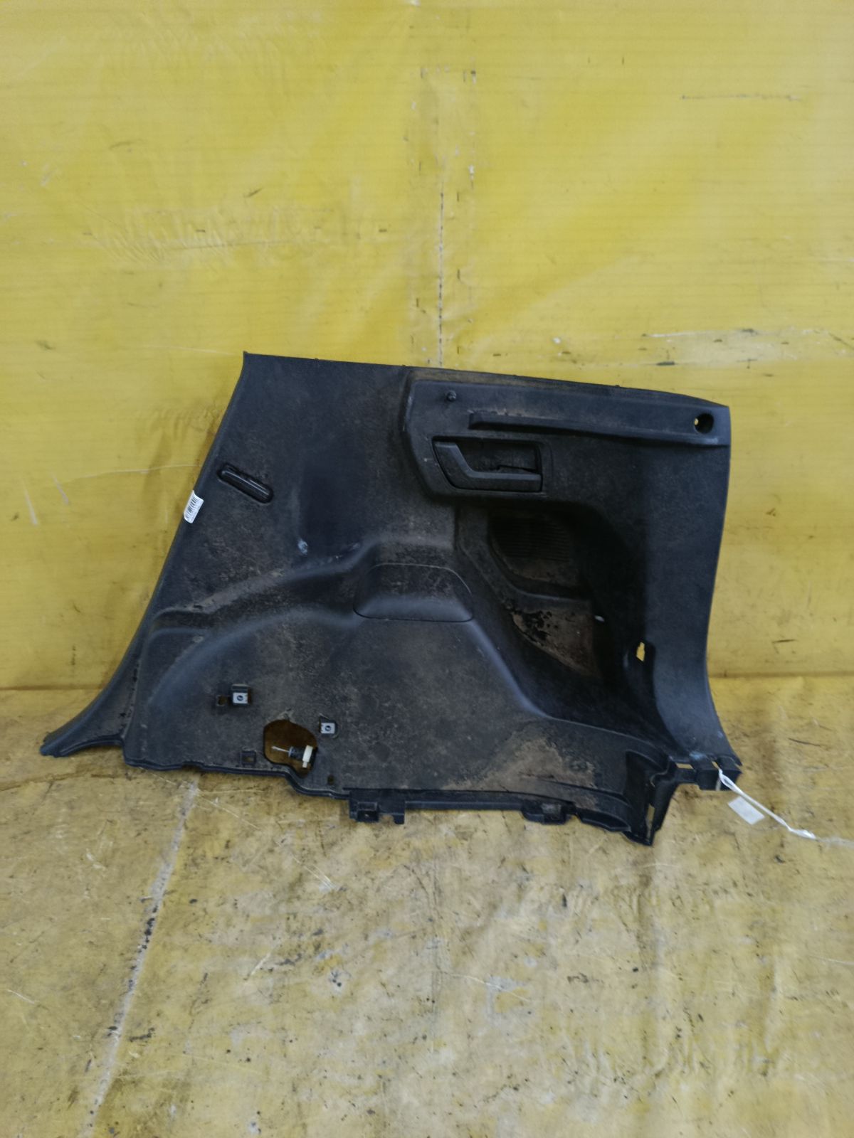 Обшивка багажника 64730-52360, 64730-52390, 64731-52090, 58731-52050 на Toyota Ractis NCP120 Фото 1