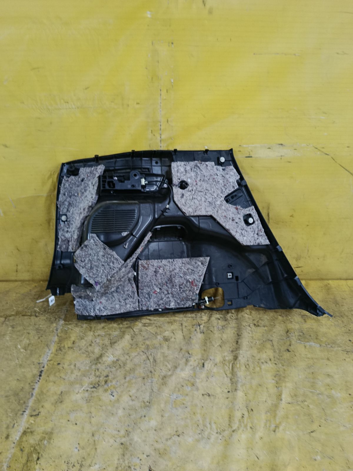 Обшивка багажника 64730-52360, 64730-52390, 64731-52090, 58731-52050 на Toyota Ractis NCP120 Фото 2