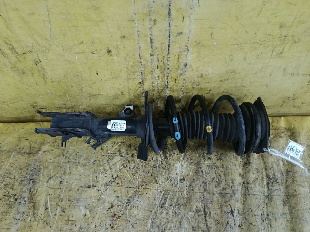 Стойка амортизатора 54302-1VA1A на Nissan Serena FC26 MR20DD Фото 1