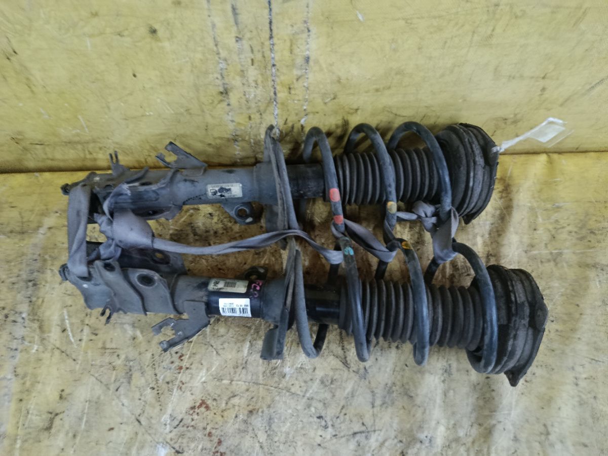Стойка амортизатора 54303-1VA1A, 54302-1VA1A на Nissan Serena HFC26 MR20DD Фото 1