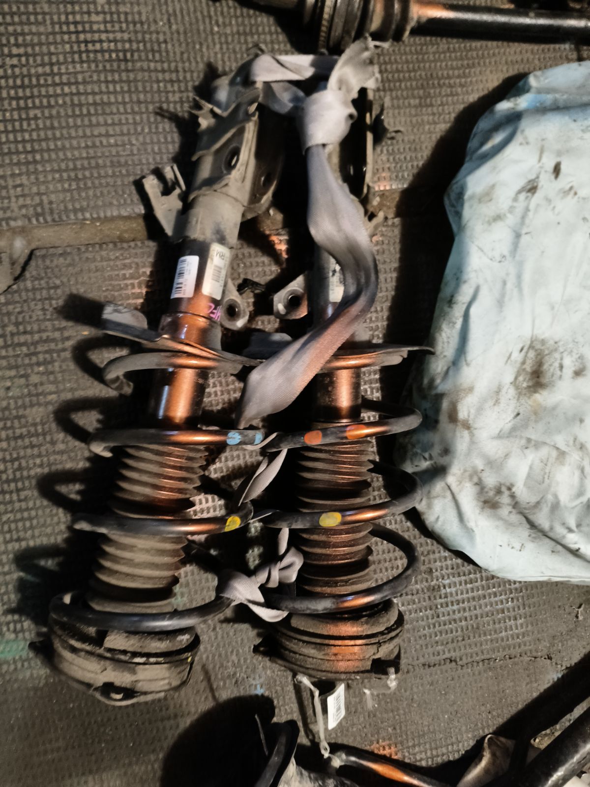 Стойка амортизатора 54303-1VA1A, 54302-1VA1A на Nissan Serena HFC26 MR20DD Фото 4