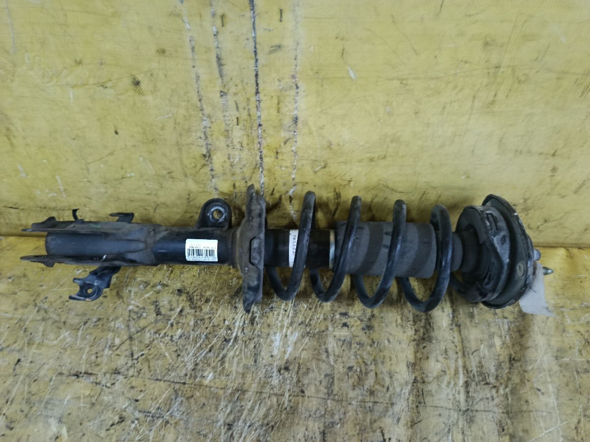 Стойка амортизатора 51601-SLJ-J040-M1 на Honda Stepwgn RG1 K20A Фото 1