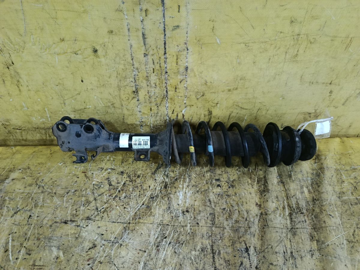 Стойка амортизатора 51610-TY0-J120-M1 на Honda N-Box JF1 S07A Фото 1
