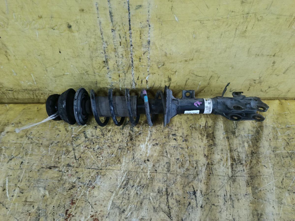 Стойка амортизатора 51610-T6G-N100 на Honda N-Wgn JH1 S07A Фото 1