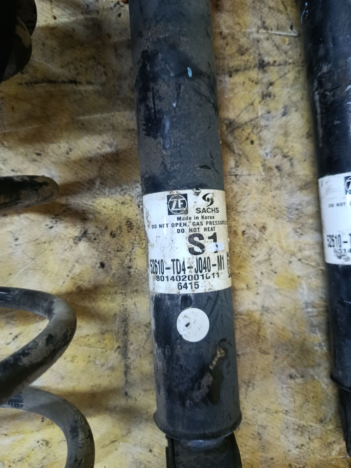Амортизатор 52610-TD4-J040-M1 на Honda Shuttle Hybrid GP7 Фото 2