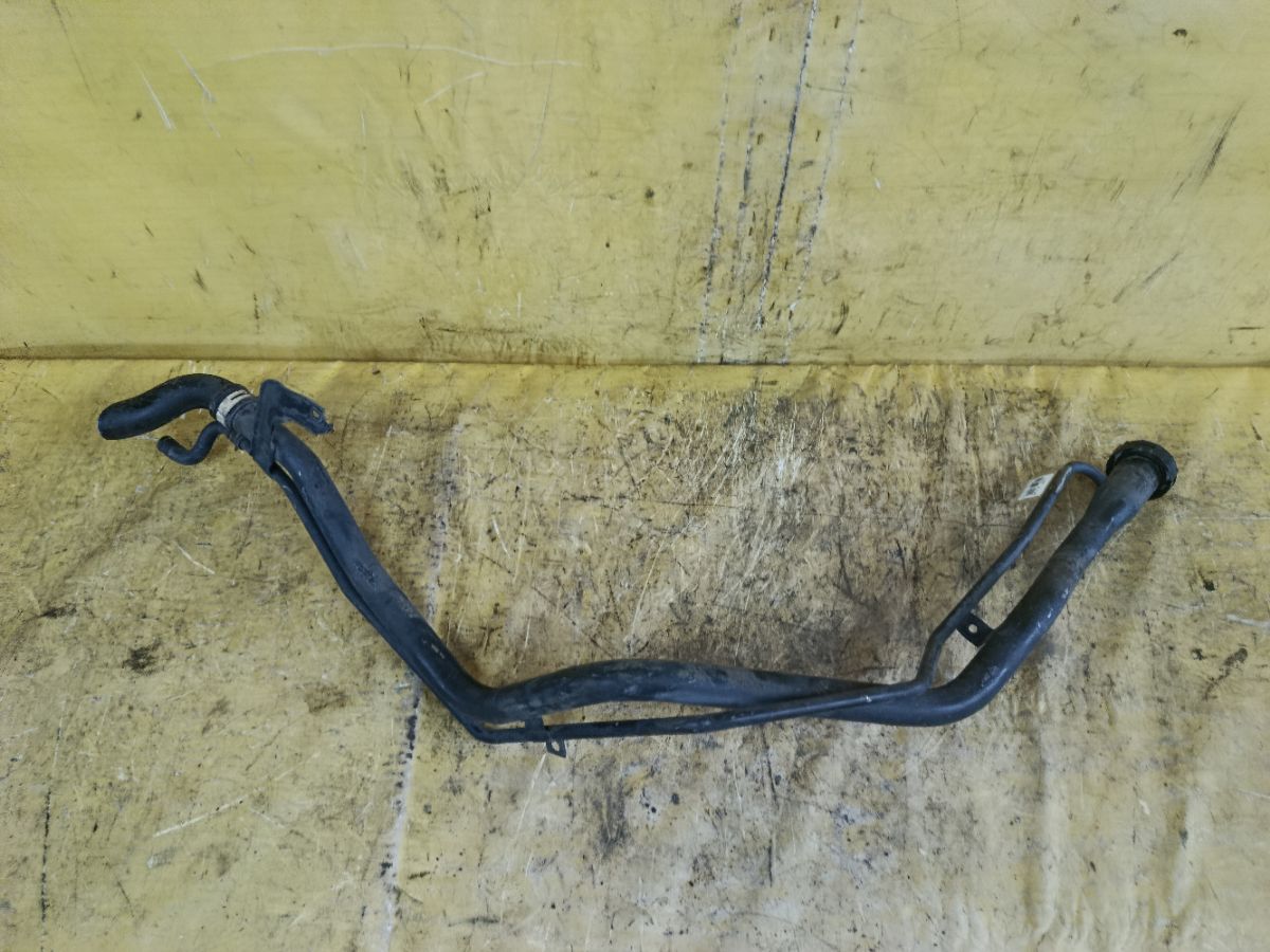 Заливная горловина топливного бака на Honda Stepwgn RG1 K20A Фото 1