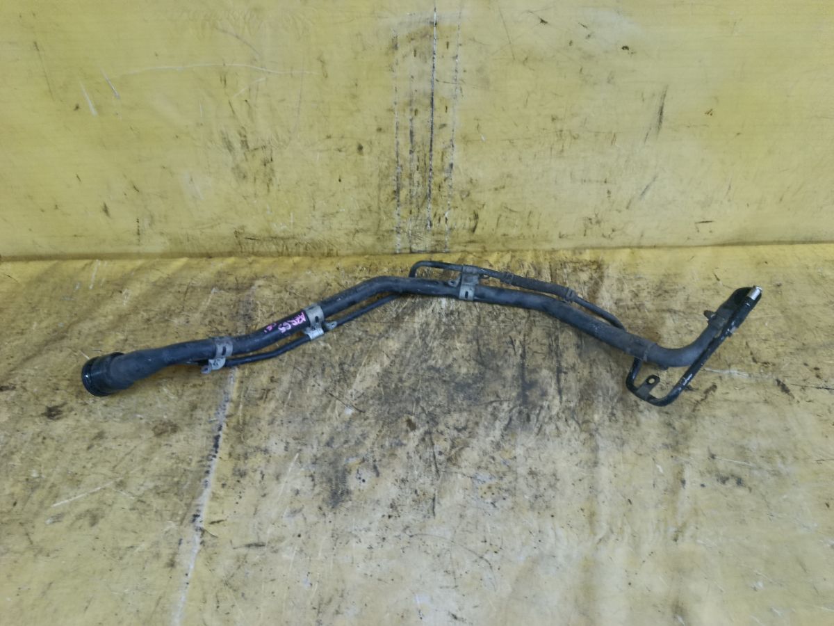 Заливная горловина топливного бака 77201-28240, 77201-28290 на Toyota Noah AZR65G 1AZ-FSE Фото 2