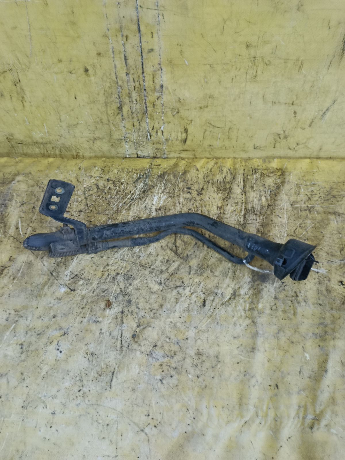 Заливная горловина топливного бака на Nissan March AK12 CR12DE Фото 2