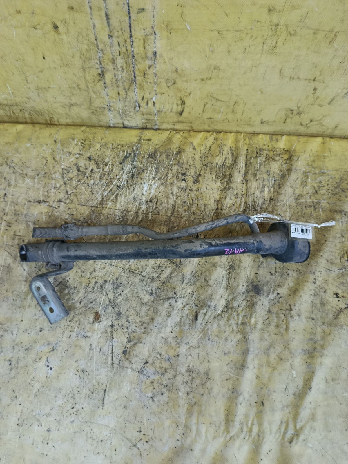 Заливная горловина топливного бака на Nissan March AK12 CR12DE Фото 1