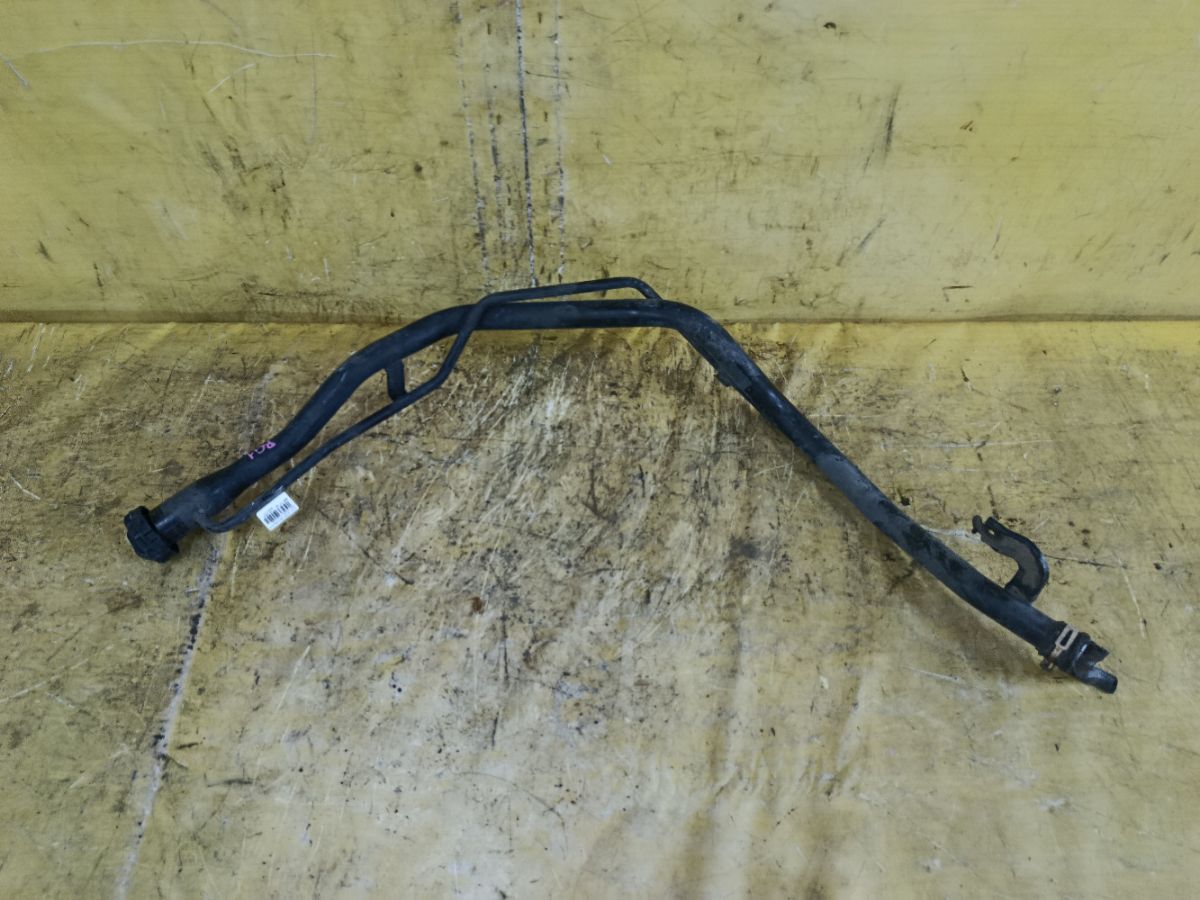 Заливная горловина топливного бака на Honda Stepwgn RG1 K20A Фото 1