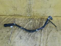 Заливная горловина топливного бака 77201-28240, 77201-28290 на Toyota Voxy AZR60G 1AZ-FSE Фото 2