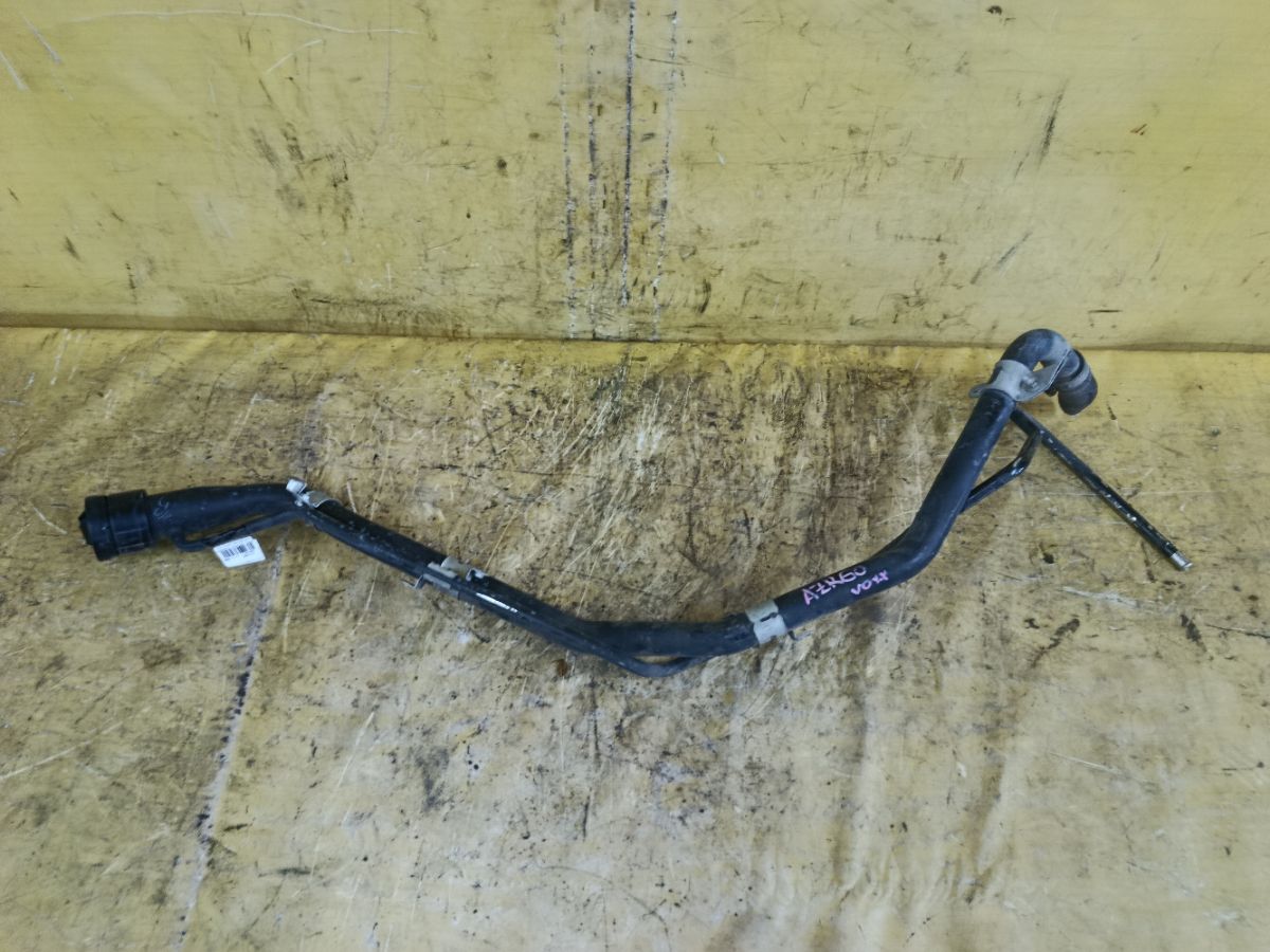 Заливная горловина топливного бака 77201-28240, 77201-28290 на Toyota Voxy AZR60G 1AZ-FSE Фото 2