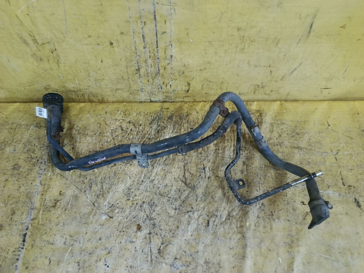 Заливная горловина топливного бака 77201-44191 на Toyota Isis ANM10G 1AZ-FSE Фото 1