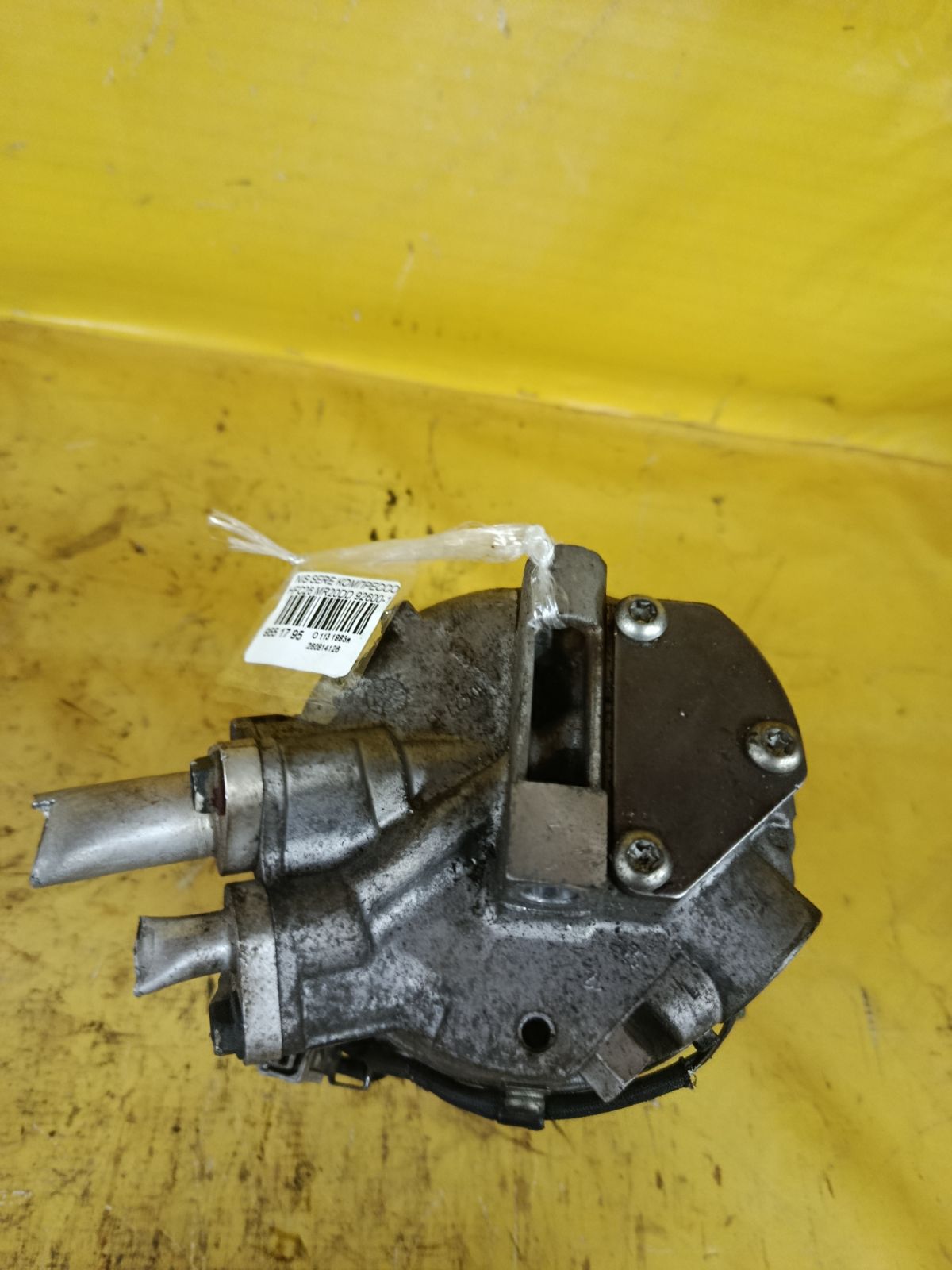 Компрессор кондиционера 92600-1VA0A на Nissan Serena HFC26 MR20DD Фото 3