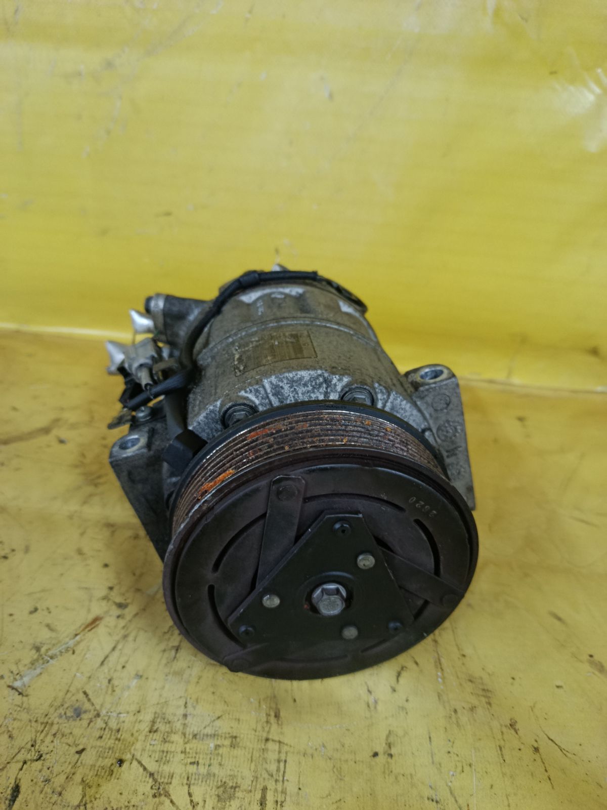 Компрессор кондиционера 92600-1VA0A на Nissan Serena HFC26 MR20DD Фото 5
