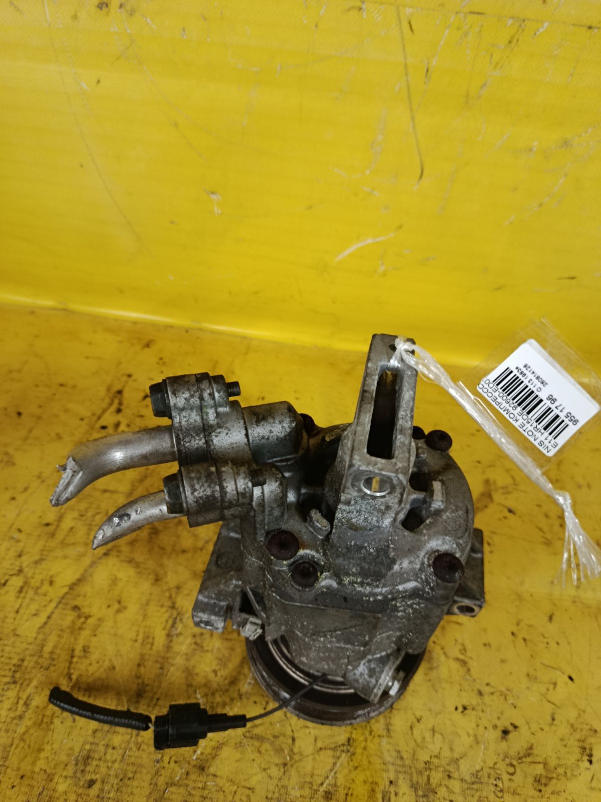 Компрессор кондиционера 92600-ED07B на Nissan Note E11 HR15DE Фото 3