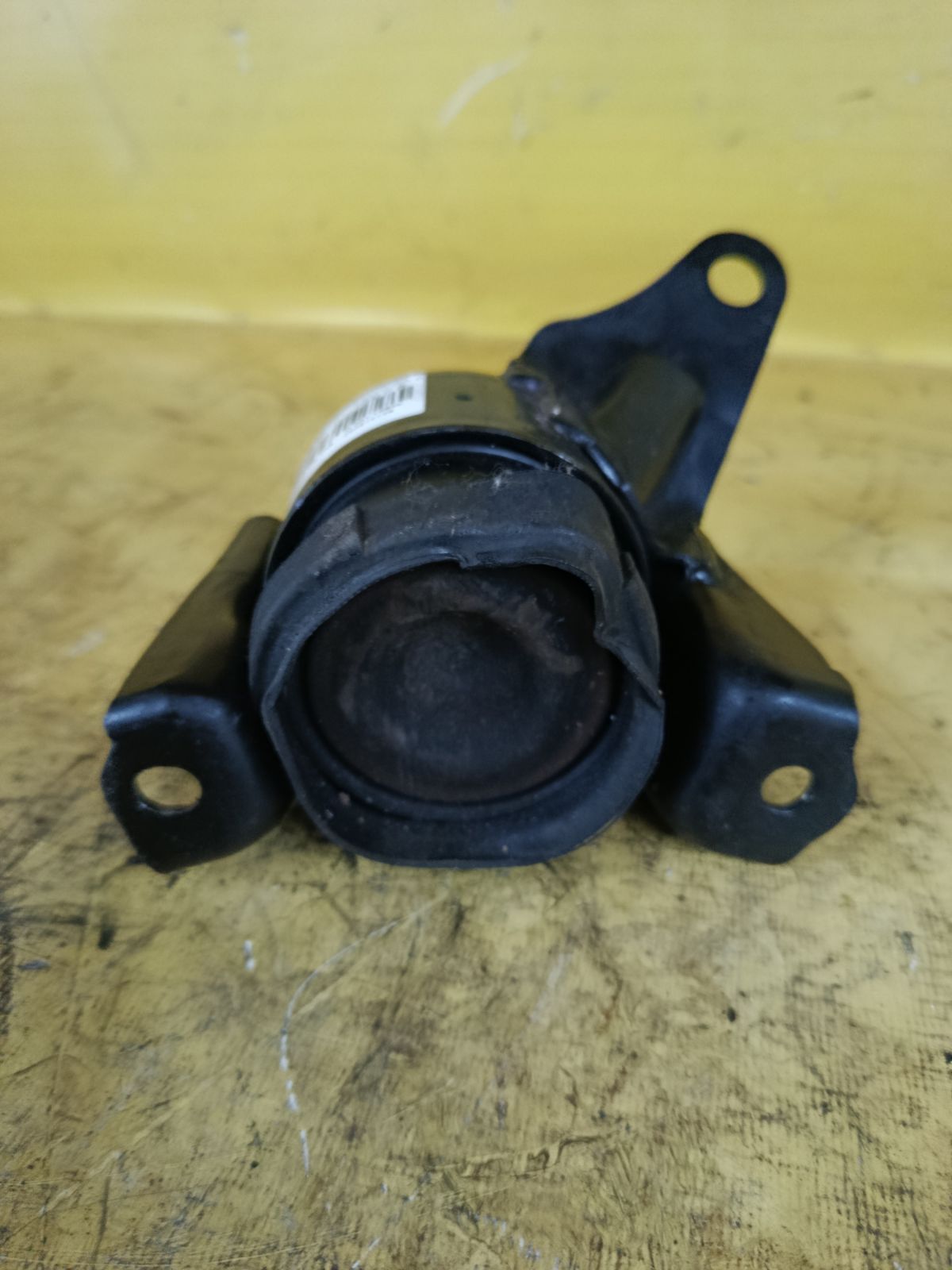Подушка двигателя на Toyota Noah AZR65G 1AZ-FSE Фото 4