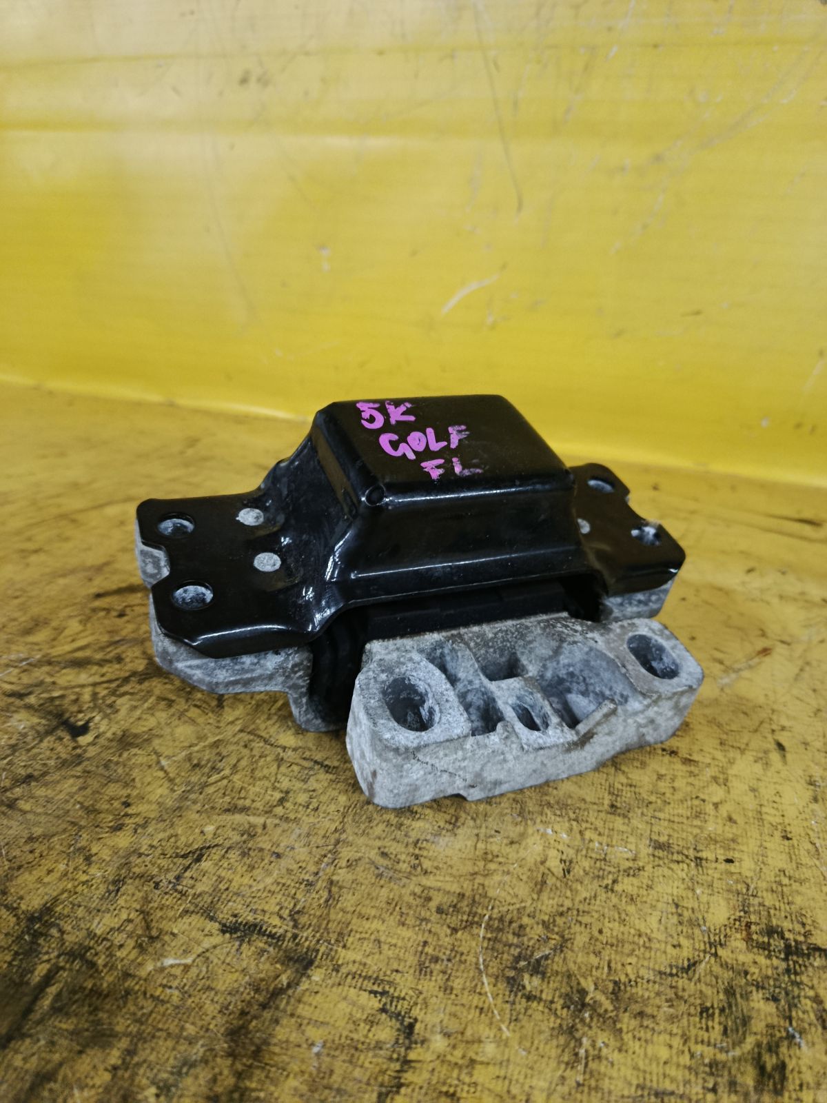 Подушка двигателя 1K0199555HC на Volkswagen Golf Vi 5K CAXA Фото 1