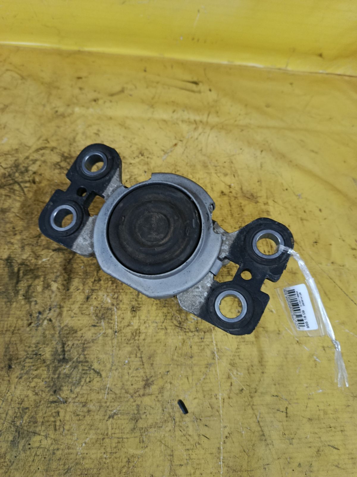 Подушка двигателя 6G92-7M121-NF-9 на Volvo V70 BW Фото 1