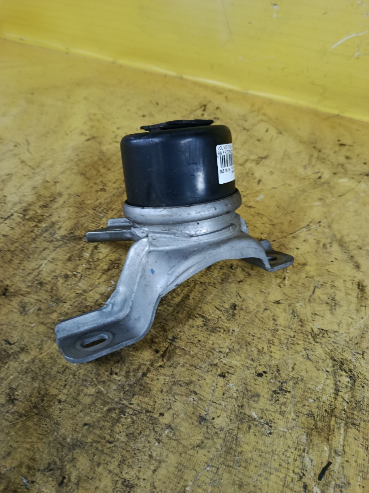 Подушка двигателя 30636633 на Volvo V70 BW Фото 2